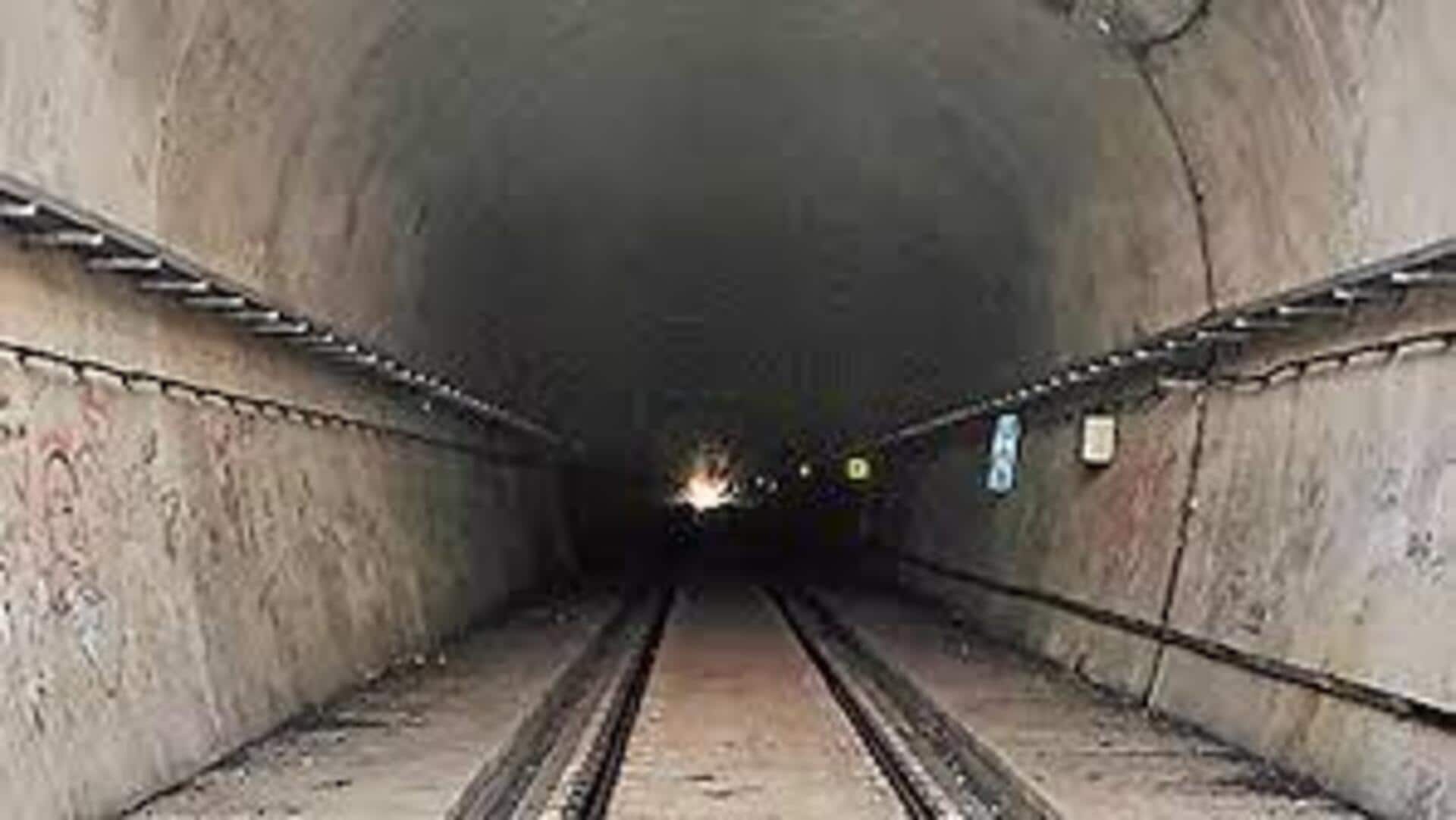 Railway Tunnel: ఏపీలో అతిపెద్ద రైల్వే సొరంగ మార్గం.. ఆ జిల్లాలకు మహర్దశ Railway Tunnel: ఏపీలో అతిపెద్ద రైల్వే సొరంగ మార్గం.. ఆ జిల్లాలకు మహర్దశ
