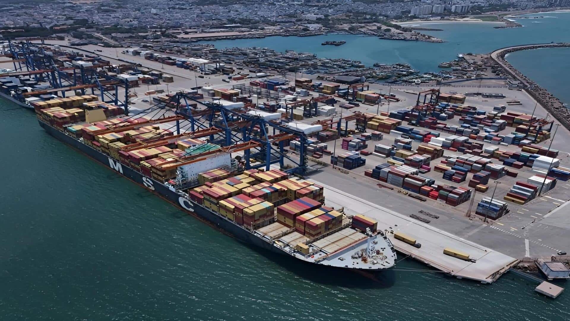 US-Israeli war: విశాఖ పోర్టు చరిత్రలో రికార్డు.. 10,000 కంటైనర్లు నడి సముద్రం నుంచి వెనక్కి!