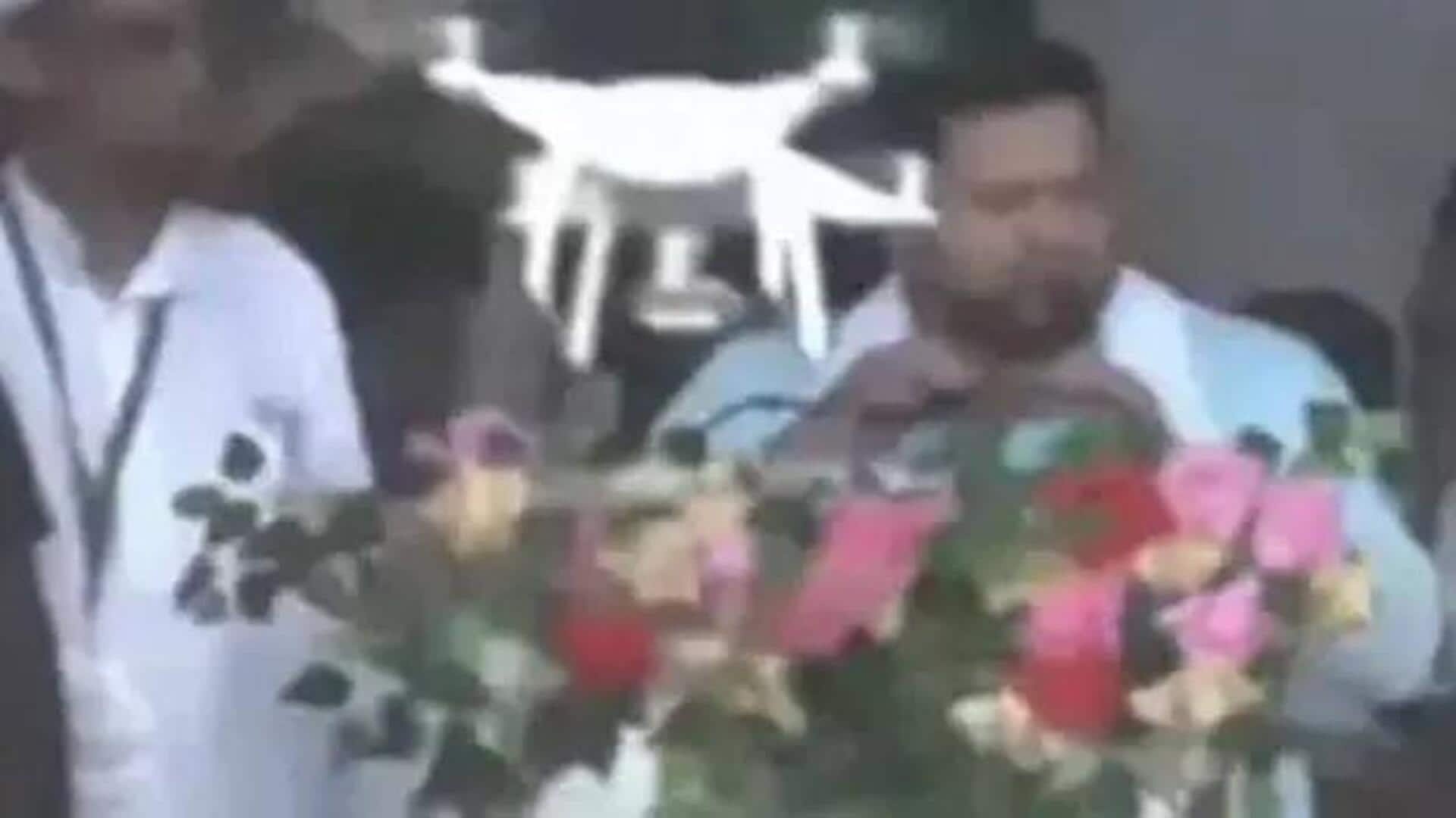 Tejaswi Yadav: వేదికపై తేజస్వివైపు దూసుకువచ్చిన డ్రోన్ Tejaswi Yadav: వేదికపై తేజస్వివైపు దూసుకువచ్చిన డ్రోన్