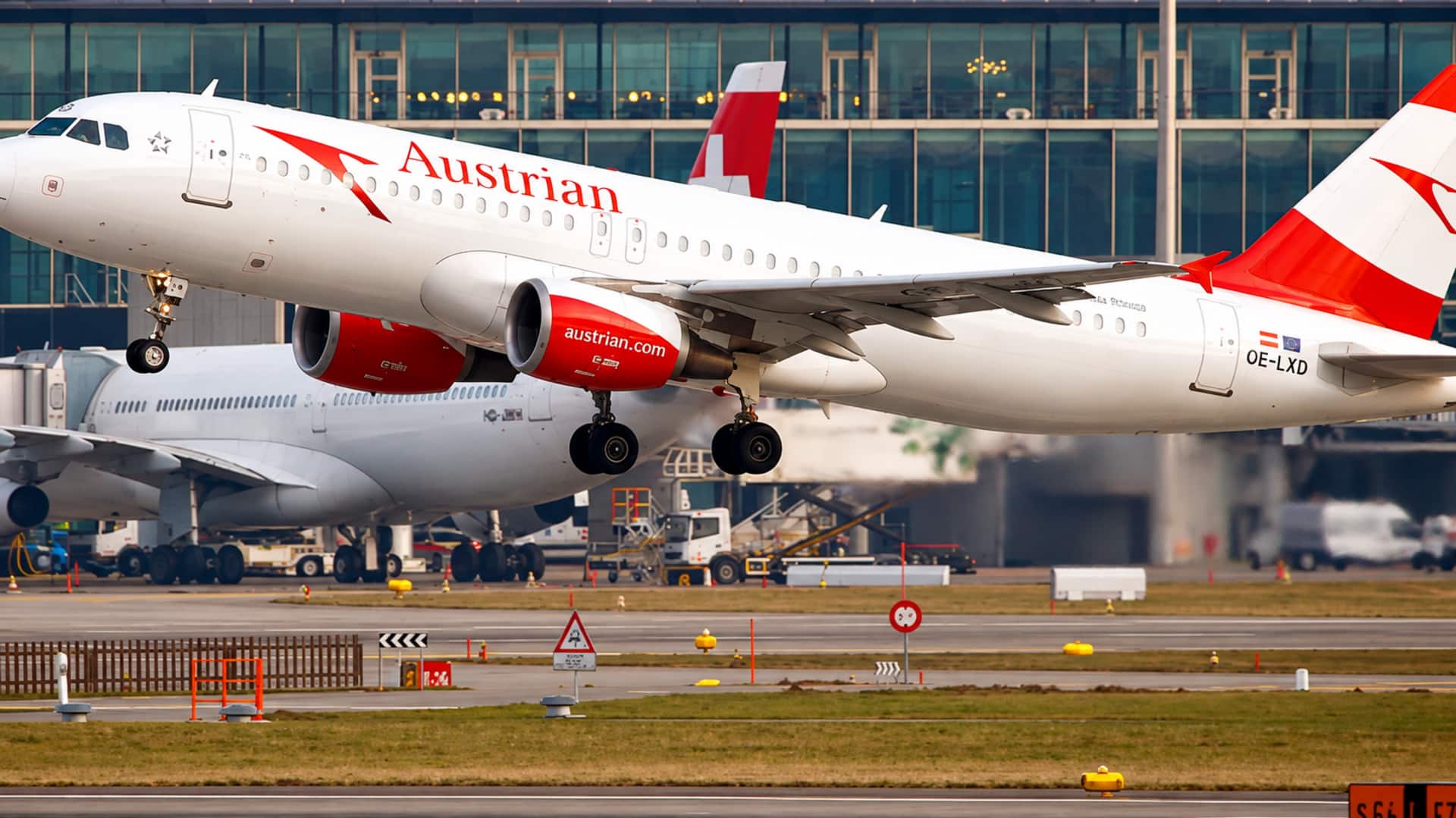 Austrian Airlines: టెల్‌అవీవ్‌-వియన్నా విమానానికి బాంబు బెదిరింపు.. సోఫియాలో అత్యవసర ల్యాండింగ్