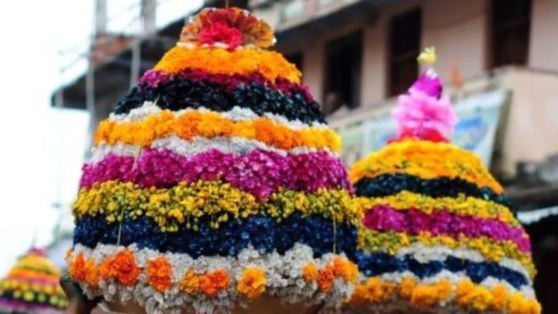 Saddula Batukamma Wishes: తెలంగాణ పెద్ద పండుగ సద్దుల బతుకమ్మ.. బంధుమిత్రులకు పండుగ శుభాకాంక్షలు చెప్పేయండి ఇలా 