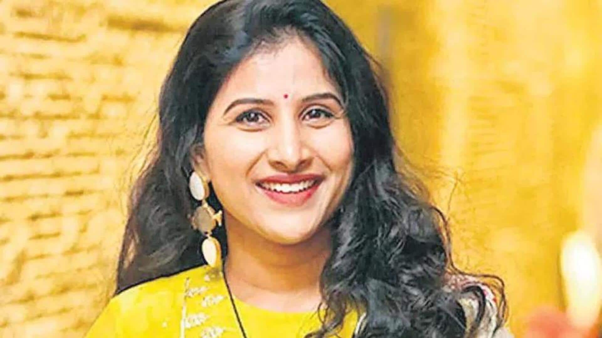 Singer Mangli: సింగర్ మంగ్లీ బర్త్డే పార్టీలో విదేశీ మద్యం, గంజాయి లభ్యం Singer Mangli: సింగర్ మంగ్లీ బర్త్డే పార్టీలో విదేశీ మద్యం, గంజాయి లభ్యం