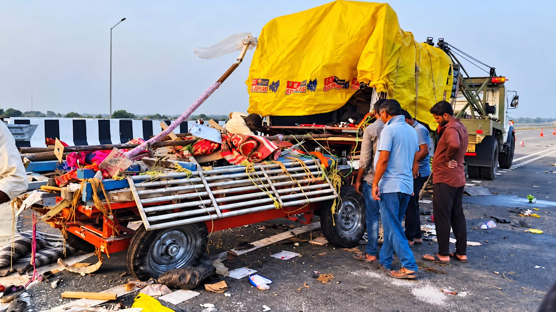 Maharashtra : మహారాష్ట్రలో తెల్లవారుజామున ఘోర రోడ్డు ప్రమాదం.. ట్రక్కు ఢీకొని ఏడుగురు మృతి