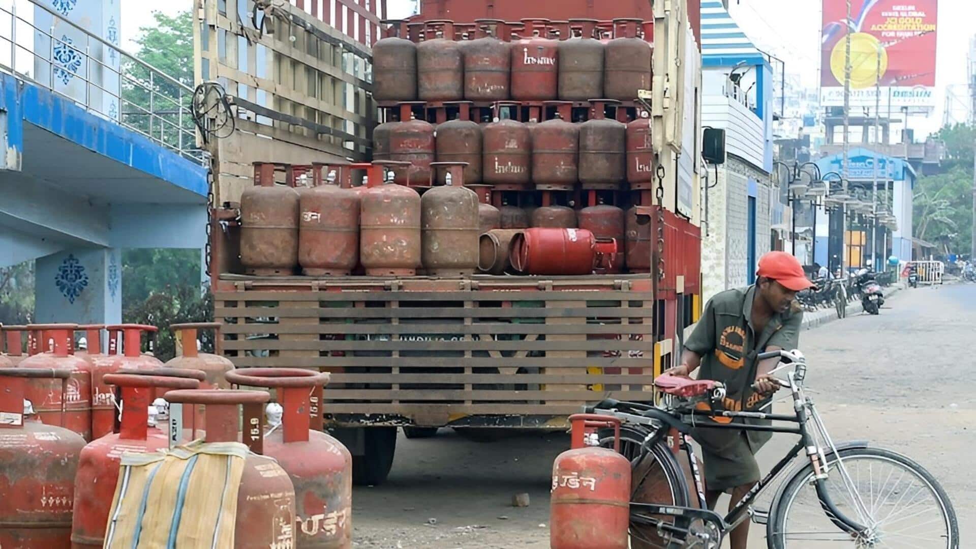 Gas Subsidy Cut: గ్యాస్ సబ్సిడీపై కేంద్రం షాక్.. ఉజ్వల లబ్ధిదారులకు ఇక ఏడాదికి 4 సిలిండర్లకే రాయితీ