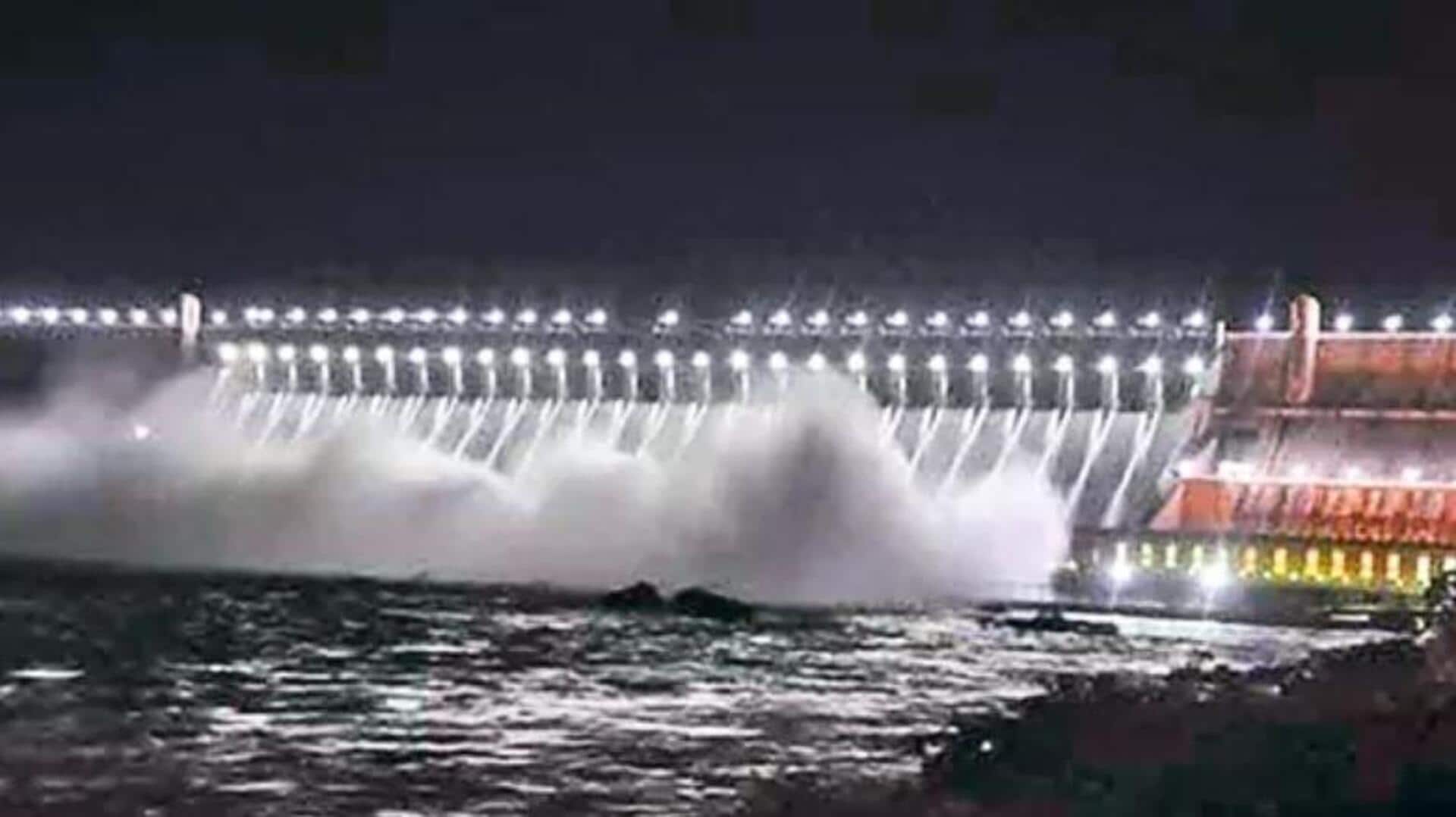 Srisailam Dam: శ్రీశైలానికి 2 లక్షల క్యూసెక్కుల వరద ప్రవాహం