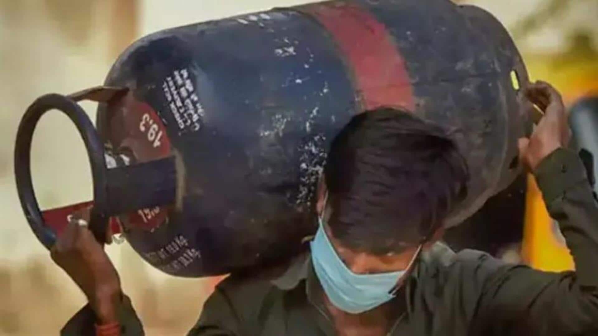 Commercial LPG: ఏప్రిల్, మే తర్వాత మరోసారి తగ్గిన వాణిజ్య సిలిండర్ ధర Commercial LPG: ఏప్రిల్, మే తర్వాత మరోసారి తగ్గిన వాణిజ్య సిలిండర్ ధర