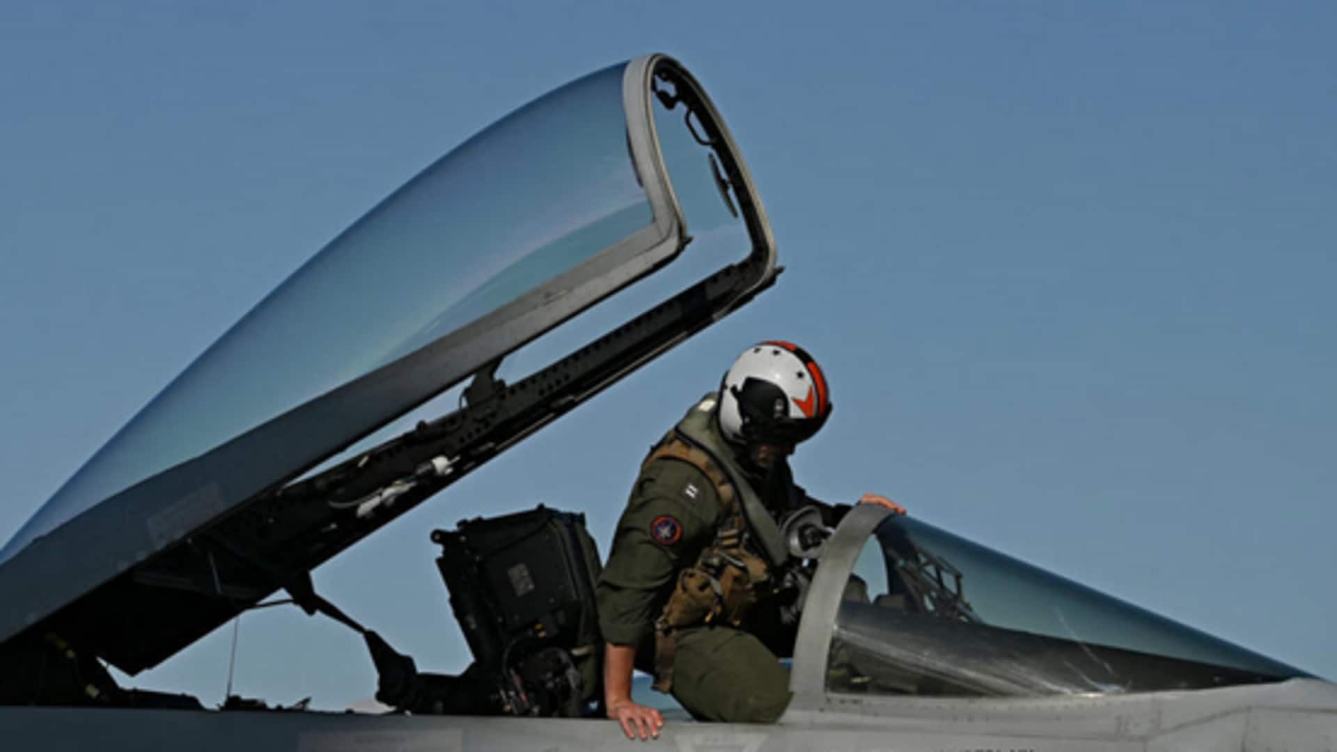 US pilot: ఇరాన్‌లో చిక్కుకున్న అమెరికన్ పైలట్ రక్షణ.. ట్రంప్ ప్రకటన