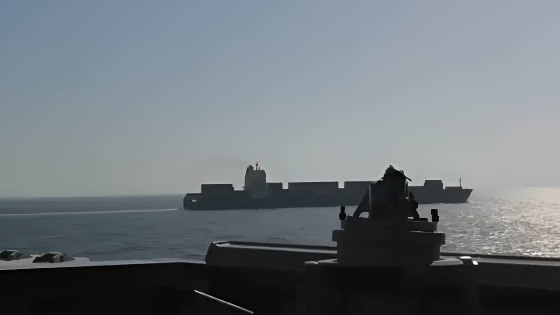 Strait of Hormuz: హర్మూజ్ జలసంధి వద్ద ఉద్రిక్తతలు తీవ్రం.. ఇరాన్‌ వాణిజ్య నౌకను సీజ్‌ చేసిన అమెరికా