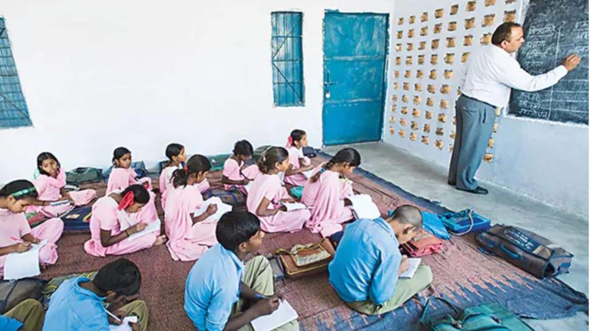 Govt Teachers: రాష్ట్రంలో 10 వేల మంది మిగులు టీచర్లు.. విద్యాశాఖ గణాంకాలు వెల్లడి 