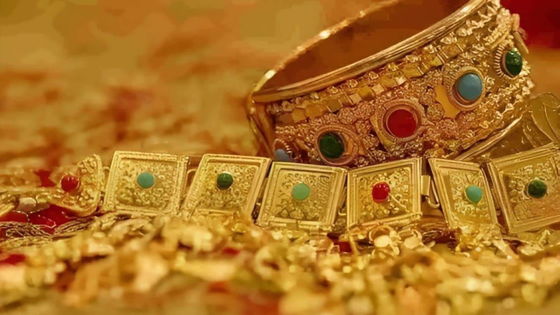 Gold price: మళ్లీ తగ్గిన బంగారం ధర.. కొనుగోలుదారులకు ఊరట!