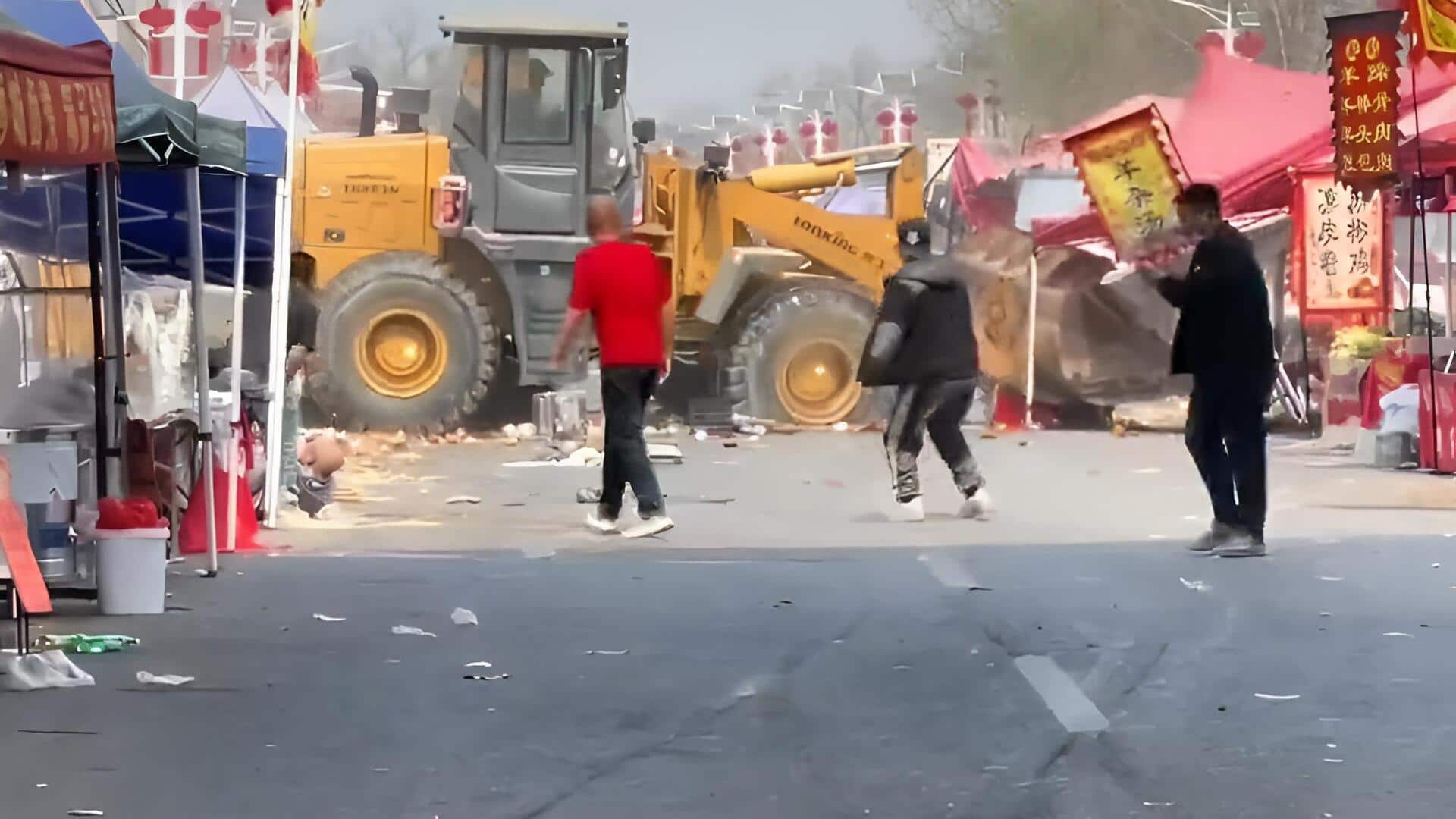 Beijing : చైనాలో షాకింగ్ ఘటన.. మార్కెట్‌లో బుల్‌డోజర్ బీభత్సం.. 8 మంది మృతి.. వీడియో ఇదిగో!