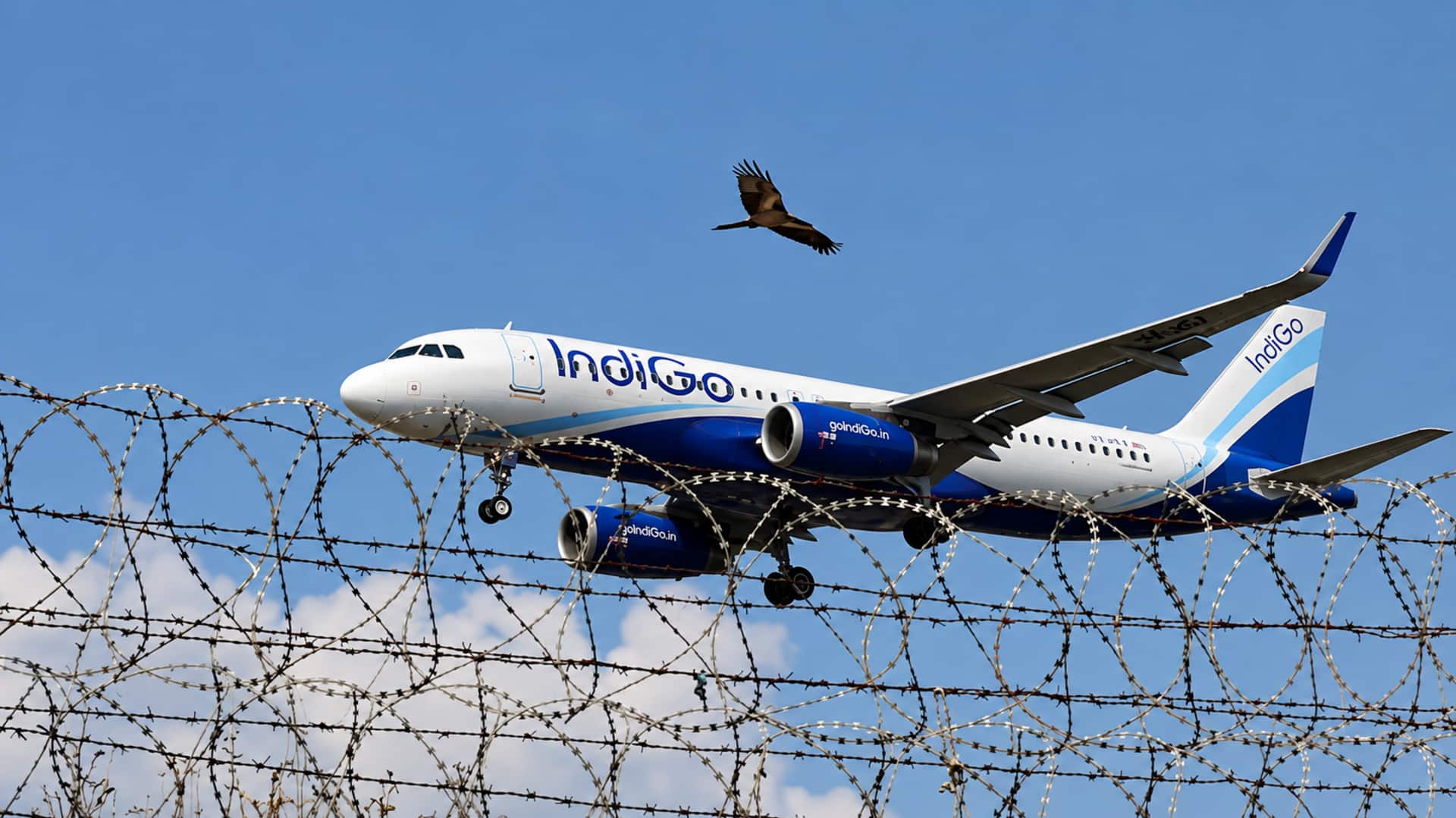New Airfare Rules: విమాన టికెట్ ధరల నియంత్రణకు నిబంధనలు ఖరారు.. కేంద్రం కీలక ప్రకటన