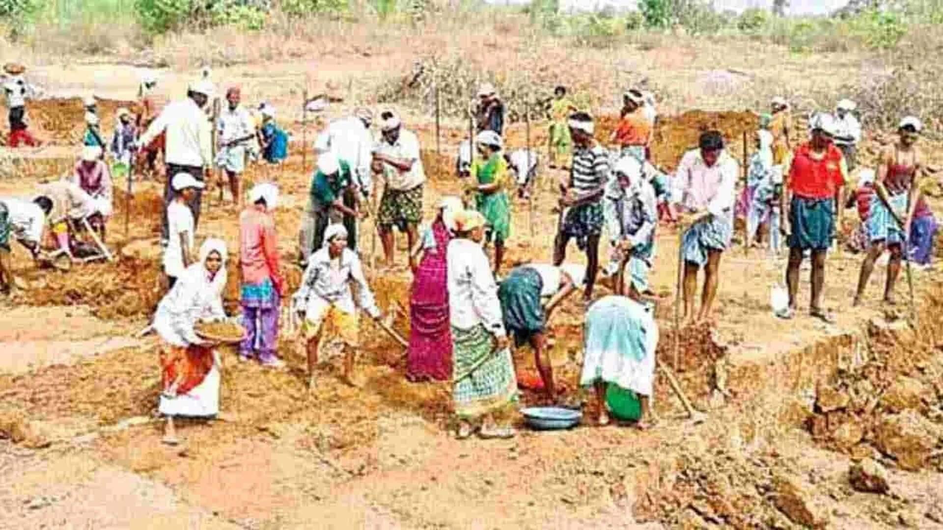 AP Government: ఉపాధి హామీ పథకం పనుల కోసం రూ.176.35 కోట్ల విడుదల.. AP Government: ఉపాధి హామీ పథకం పనుల కోసం రూ.176.35 కోట్ల విడుదల..