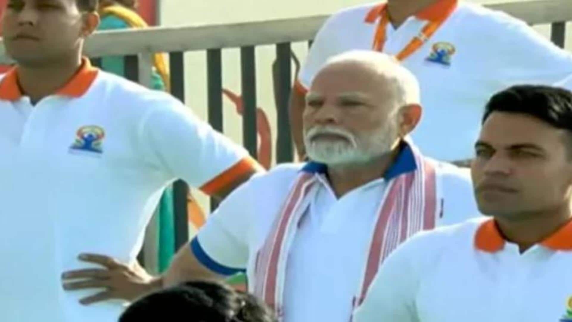 PM Modi: విశాఖలో 'యోగాంధ్ర' ఉత్సవం.. యోగాసనాలు వేసిన ప్రధాని, సీఎం, డిప్యూటీ సీఎం PM Modi: విశాఖలో 'యోగాంధ్ర' ఉత్సవం.. యోగాసనాలు వేసిన ప్రధాని, సీఎం, డిప్యూటీ సీఎం
