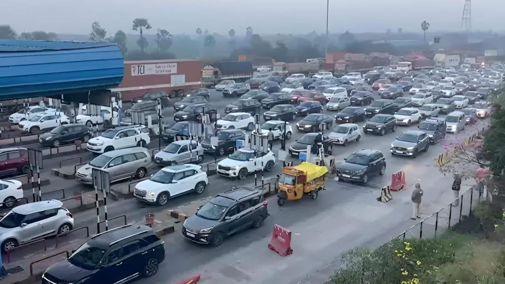 Sankranti Rush: స్వగ్రామాల బాట పట్టిన ప్రజలు.. హైదరాబాద్‌-విజయవాడ హైవేపై ఒక్కసారిగా పెరిగిన రద్దీ