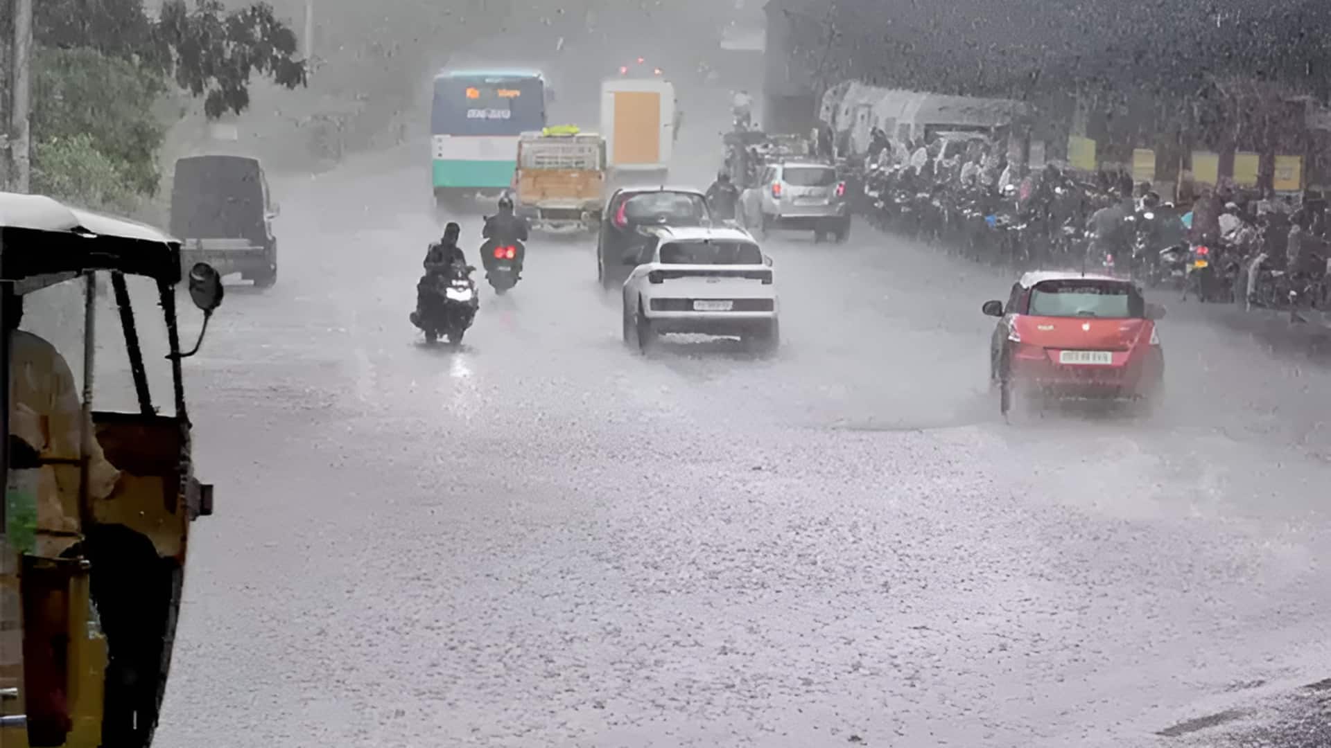 Hyderabad: హైదరాబాద్ అప్రమత్తం.. భారీ వర్షాల నేపథ్యంలో ఎల్లో అలర్ట్‌ జారీ