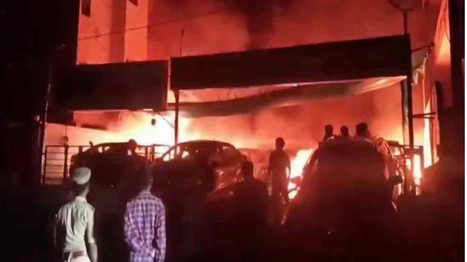 Fire Broke Out In Jubilee Hills : హైదరాబాద్ జూబ్లీహిల్స్ లో అగ్నిప్రమాదం.. 16 కార్లు దగ్ధం