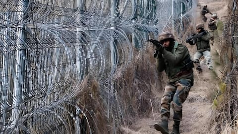 JK: ఎల్‌ఓసీ వెంట పాక్ డ్రోన్ కవ్వింపు.. జమ్మూ కాశ్మీర్‌లో అప్రమత్తమైన భద్రతా దళాలు 