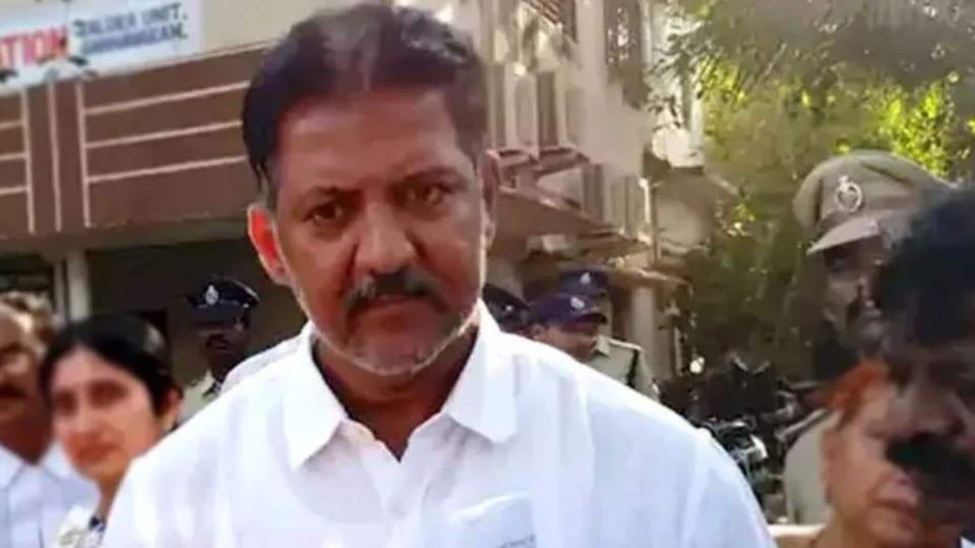 Vallabhaneni Vamsi: కస్టడీలో వల్లభనేని వంశీకి తీవ్ర అస్వస్థత.. హుటాహుటిన ఆసుపత్రికి తరలింపు Vallabhaneni Vamsi: కస్టడీలో వల్లభనేని వంశీకి తీవ్ర అస్వస్థత.. హుటాహుటిన ఆసుపత్రికి తరలింపు