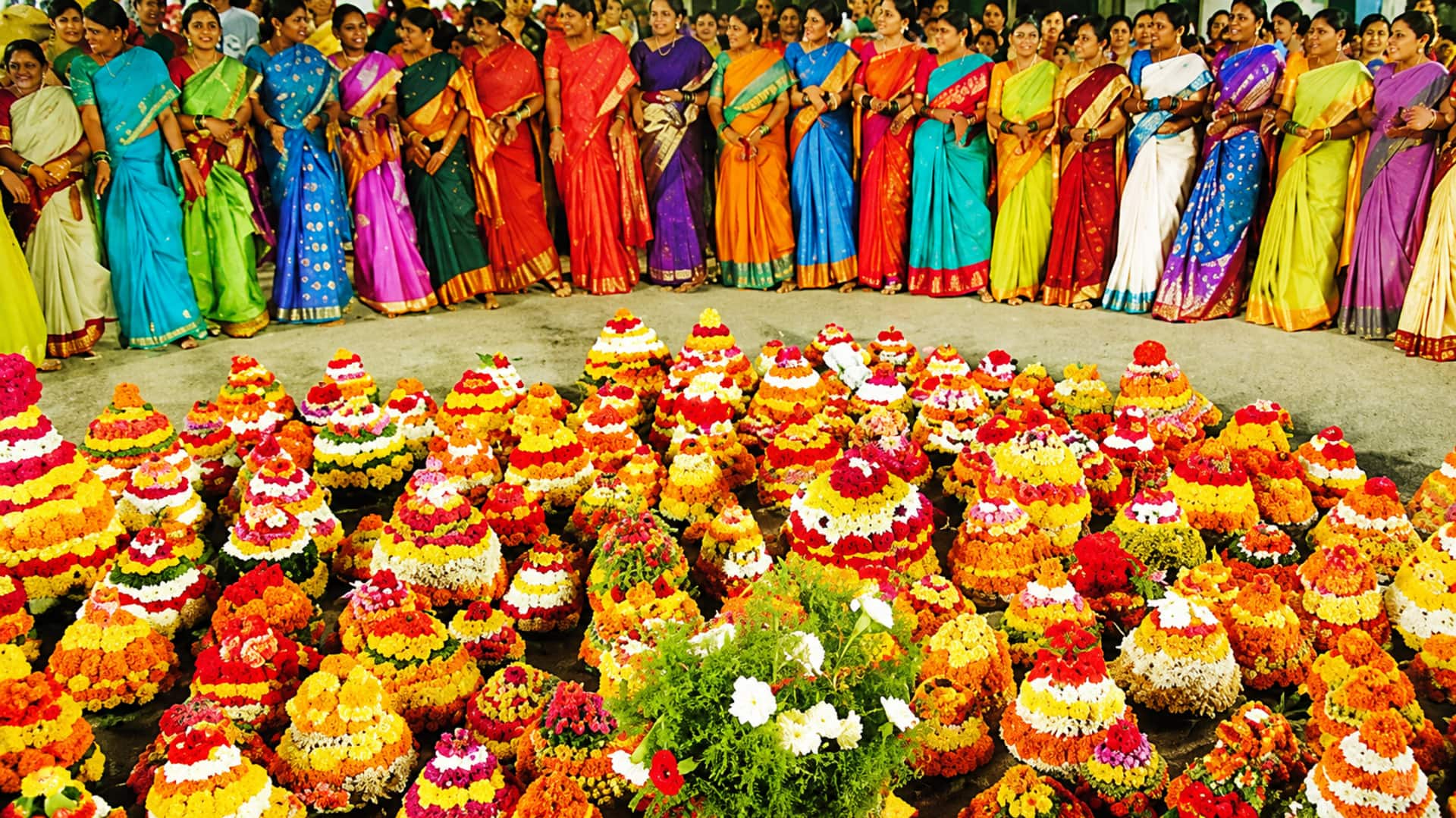 Bathukamma Festival 2026: అక్టోబరు 10 నుంచి బతుకమ్మ సంబరం.. పూలతో కొలువుదీరే తెలంగాణ సంస్కృతి