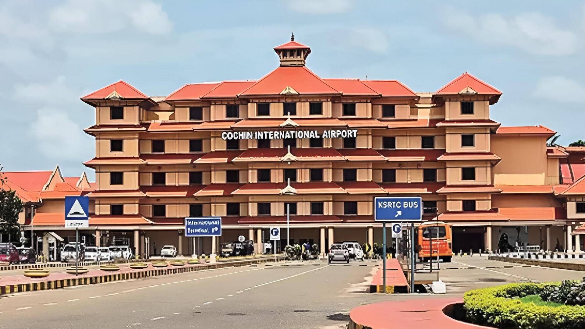 Kochi Airport: కొచ్చి విమానాశ్రయంలో రోబో సేవలు.. ప్రయాణికులకు మరింత సౌకర్యం