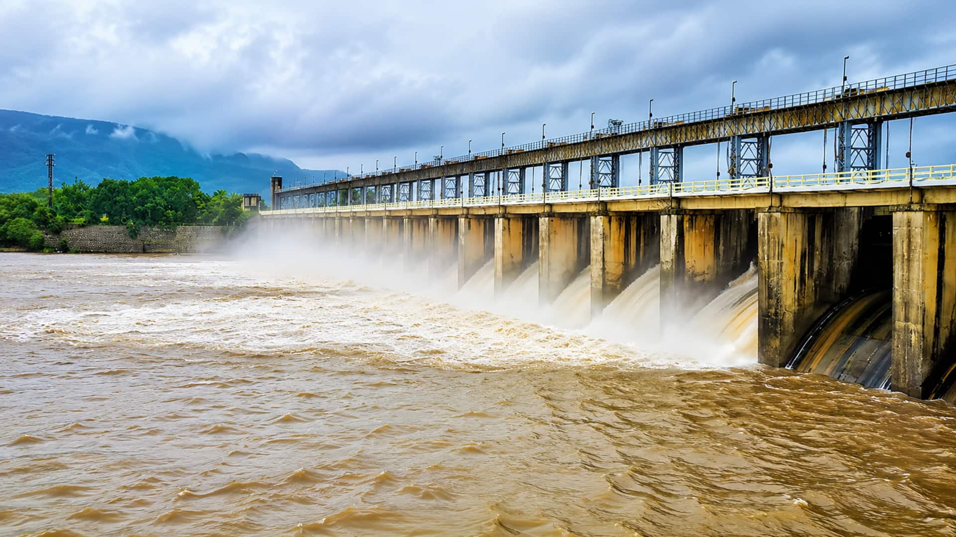 Heavy Rains: తెలంగాణలో జోరందుకున్న వర్షాలు.. పొంగిపొర్లుతున్న వాగులు.. తాలిపేరు నుంచి వరద నీటి విడుదల