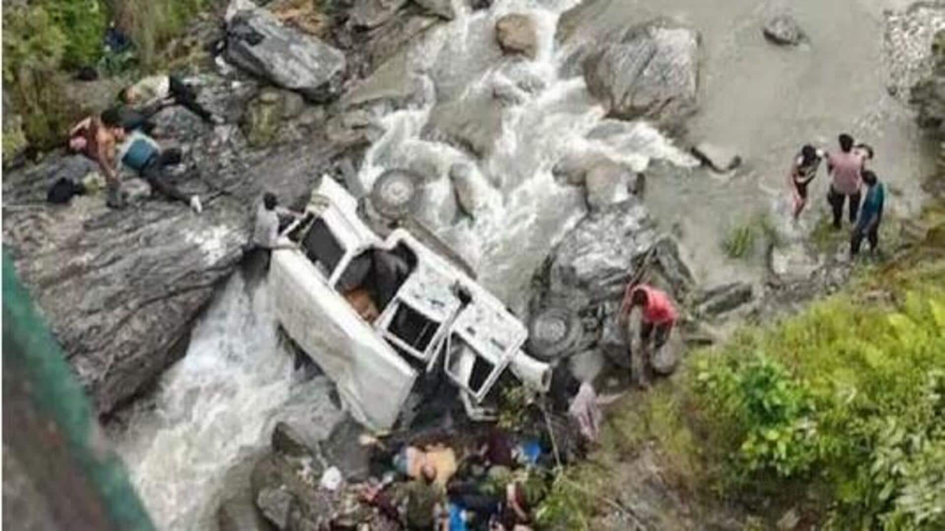 Tragedy: ఉత్తరాఖండ్లో విషాదం.. లోయలో పడిన వాహనం.. 8 మంది మృతి! Tragedy: ఉత్తరాఖండ్లో విషాదం.. లోయలో పడిన వాహనం.. 8 మంది మృతి!