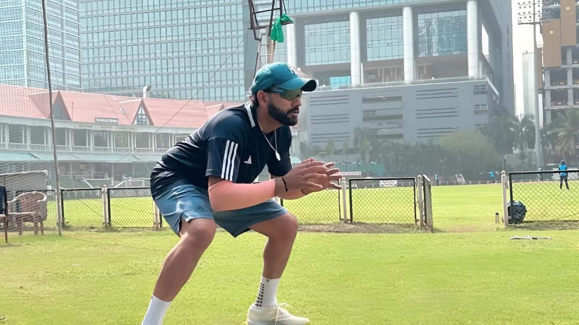 Rohit Sharma: మరోసారి వడ పావ్ ఆఫర్ చేసిన అభిమాని.. రోహిత్ శర్మ రిప్లై ఇదే..!