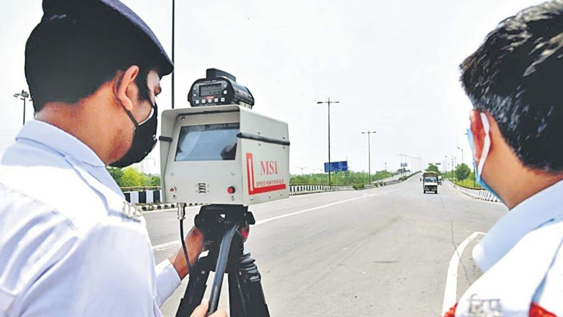 Traffic Rules: సిగ్నల్ దాటితే వెంటనే ఈ-చలాన్.. ట్రాఫిక్ అమలులో కొత్త పద్ధతులు Traffic Rules: సిగ్నల్ దాటితే వెంటనే ఈ-చలాన్.. ట్రాఫిక్ అమలులో కొత్త పద్ధతులు