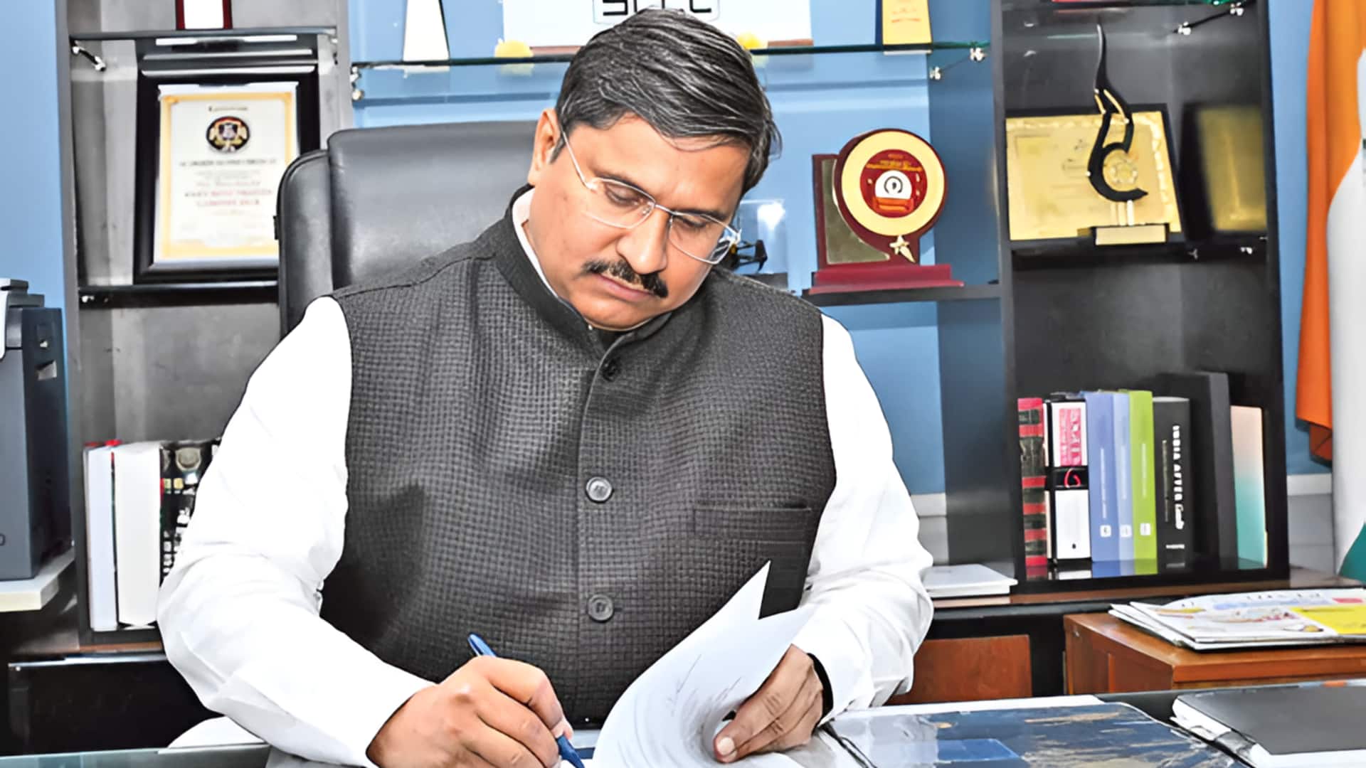 Singareni: సింగరేణి సీఎండీగా బుద్ధప్రకాశ్‌ బాధ్యతల స్వీకరణ