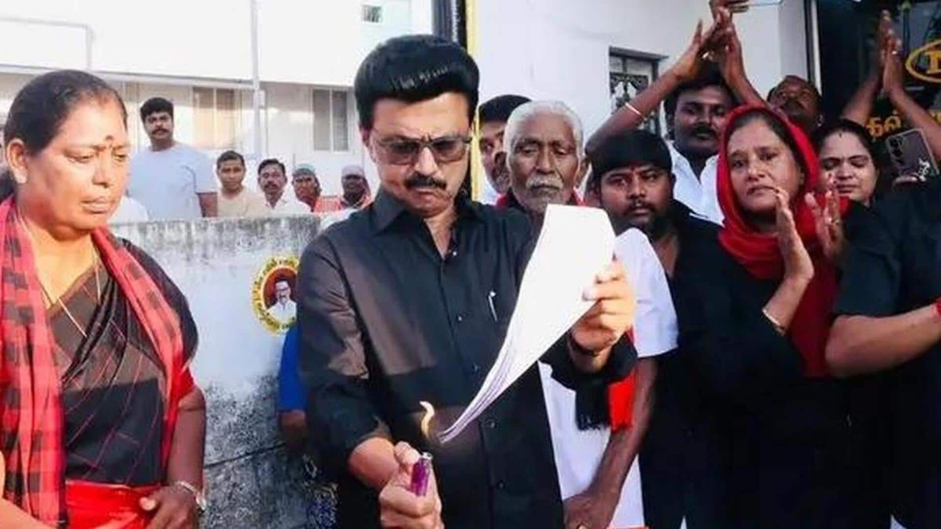 MK Stalin: డీలిమిటేషన్‌ బిల్లు కాపీని తగలబెట్టిన స్టాలిన్‌.. నల్లజెండాతో నిరసన..