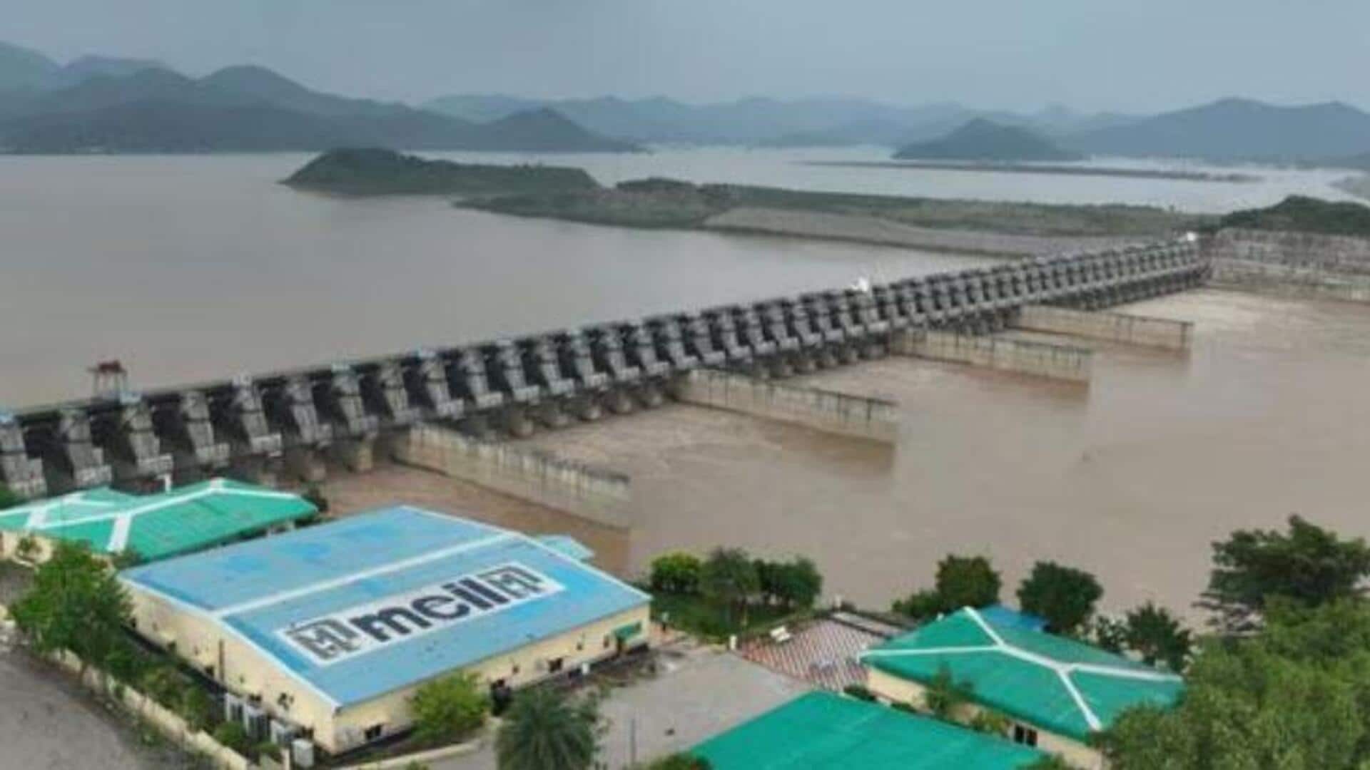 Godavari River: గోదావరిలో పెరిగిన ప్రవాహం.. కూనవరం, ధవళేశ్వరం వద్ద ఉధృతంగా ప్రవహిస్తున్న నీరు 