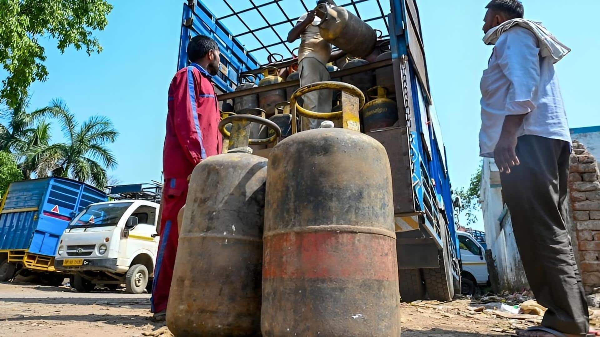 LPG Cylinder Prices: వాణిజ్య సిలిండర్లపై మరోసారి ధరల వాత.. గృహ వినియోగదారులకు రిలీఫ్