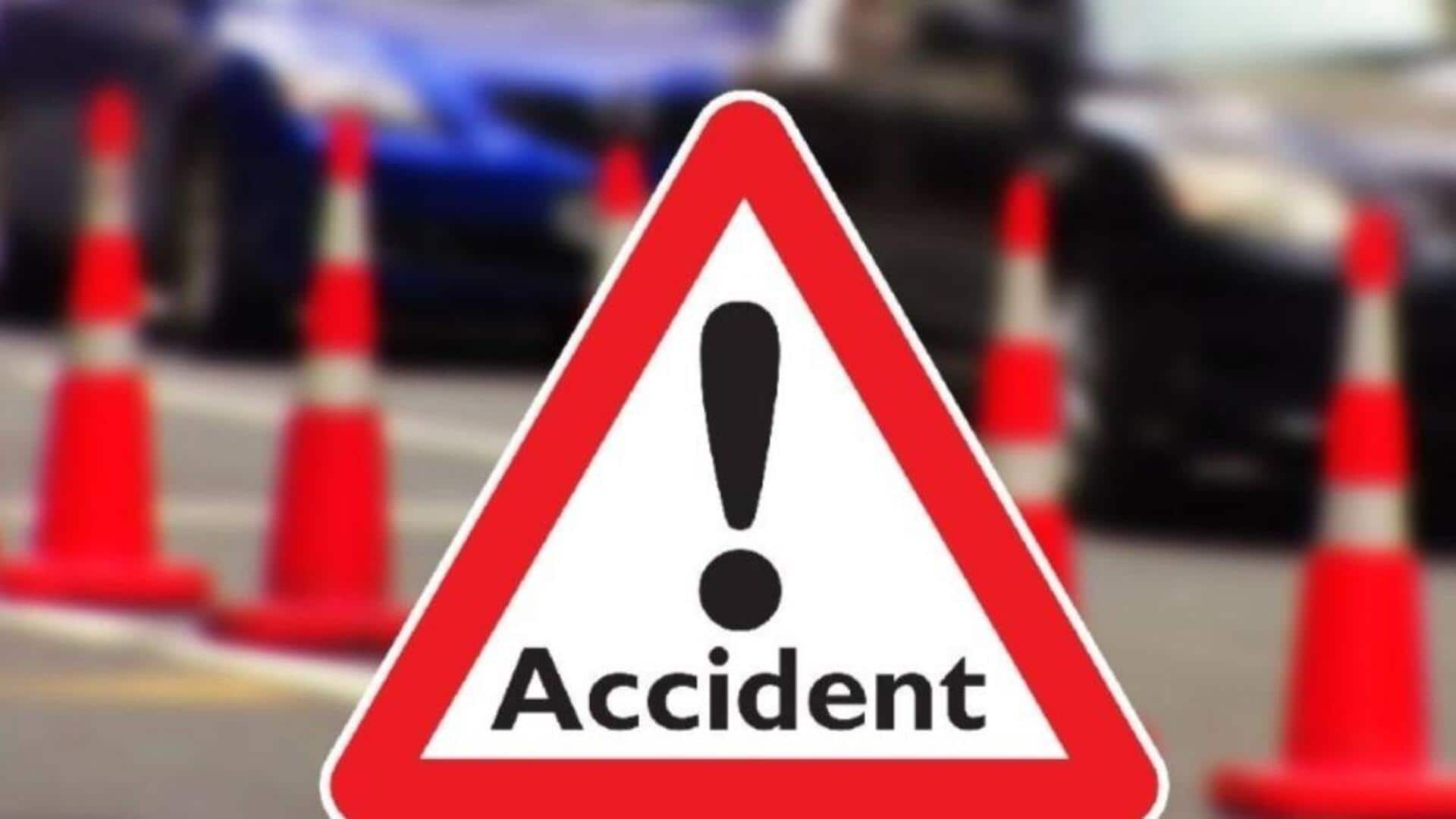 Accident: కర్నూలు నుండి బిహార్ వెళుతున్న అంబులెన్సు బోల్తా.. నలుగురు మృతి