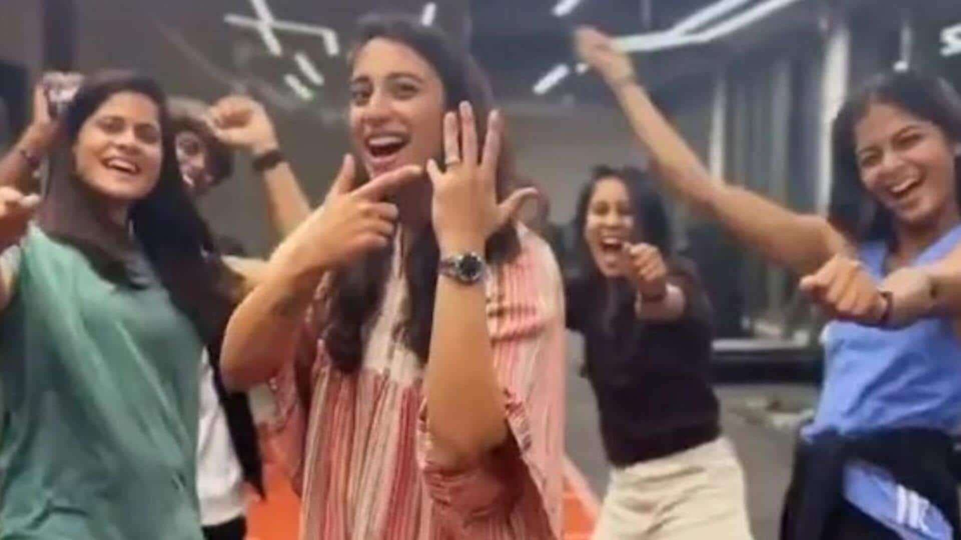 Smriti Mandhana: పెళ్లి ముందు సర్‌ప్రైజ్.. టీమ్‌మేట్స్‌తో డ్యాన్స్ చేసిన స్మృతి, ఎంగేజ్‌మెంట్ రింగ్‌తో హైలైట్!