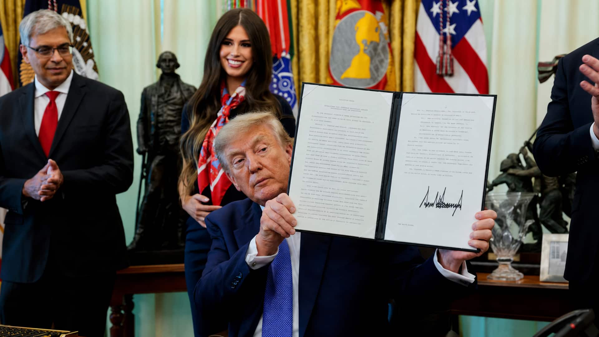 Trump: పిల్లల వ్యాక్సిన్‌ విధానంలో ట్రంప్‌ మార్పులు.. అమెరికాలో గందరగోళం