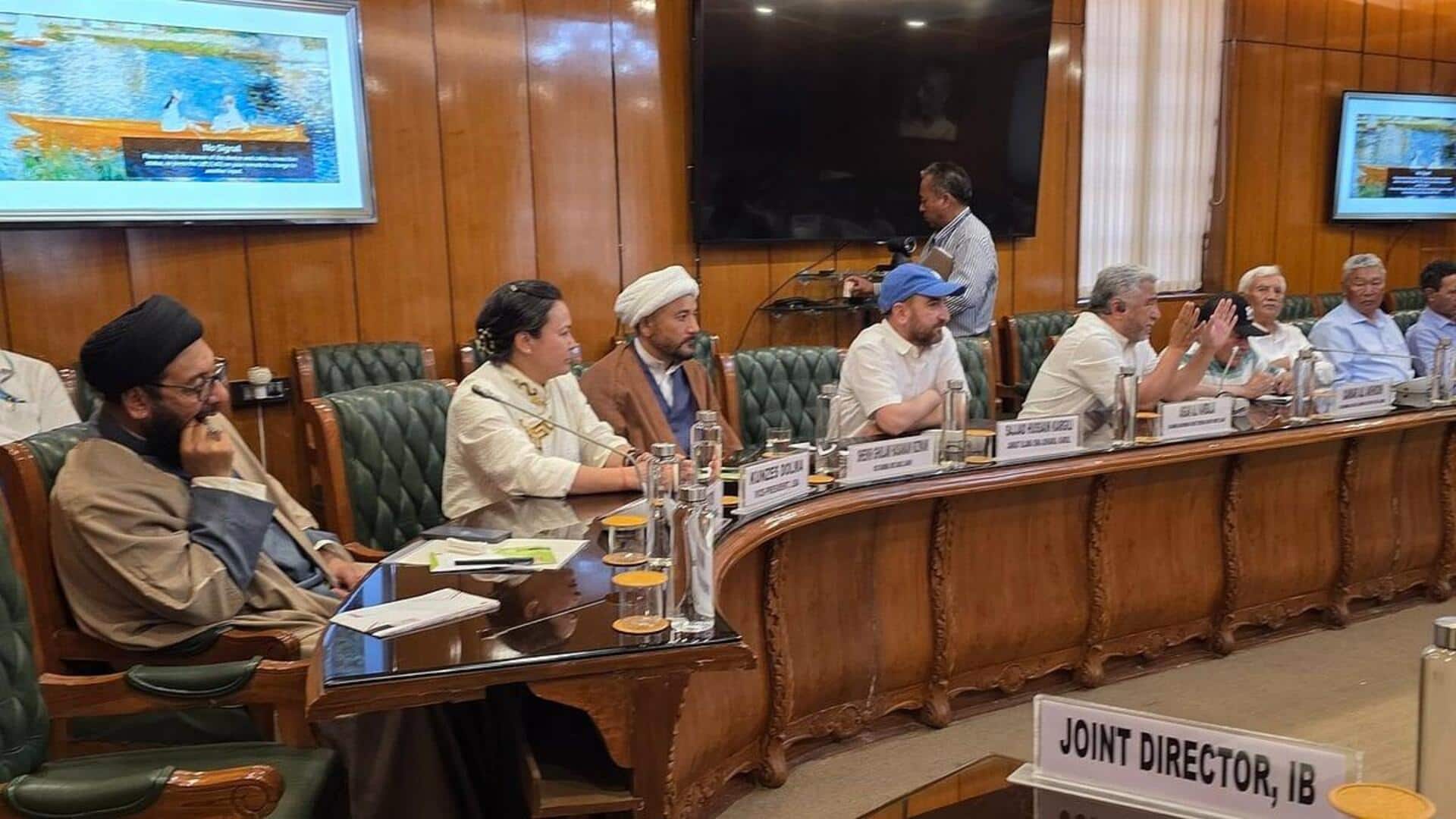 Ladakh: లద్దాఖ్ ప్రజల స్థానికత, రిజర్వేషన్లకు సంబంధించి కేంద్ర ప్రభుత్వం కీలక నిర్ణయం Ladakh: లద్దాఖ్ ప్రజల స్థానికత, రిజర్వేషన్లకు సంబంధించి కేంద్ర ప్రభుత్వం కీలక నిర్ణయం
