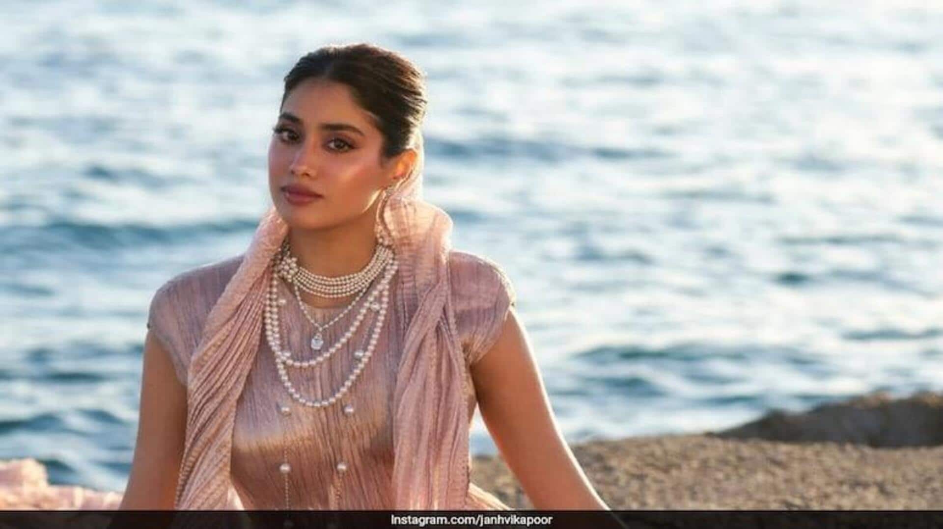 Cannes 2025: కేన్స్ ఫిల్మ్ ఫెస్టివల్లో అదిరిపోయిన జాన్వీకపూర్ లుక్.. ఫొటోలు వైరల్ Cannes 2025: కేన్స్ ఫిల్మ్ ఫెస్టివల్లో అదిరిపోయిన జాన్వీకపూర్ లుక్.. ఫొటోలు వైరల్