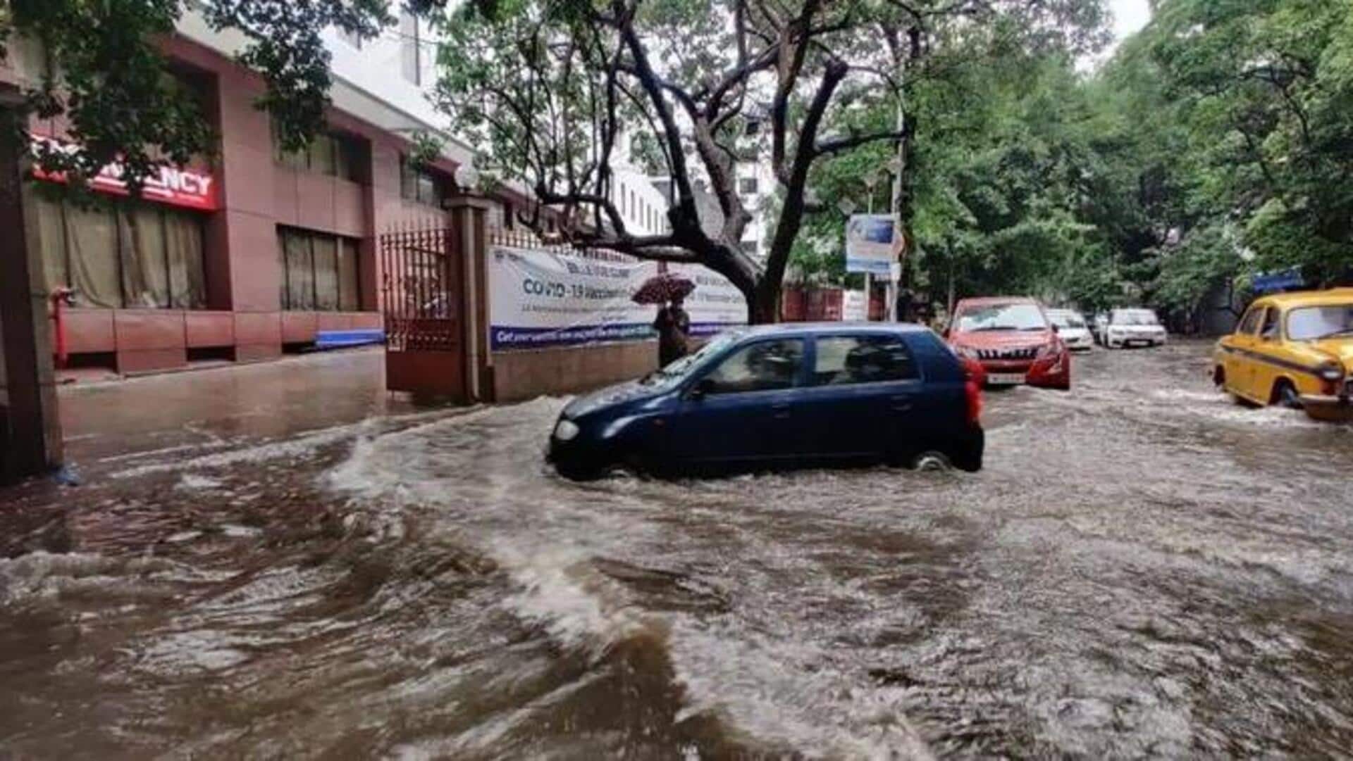 Kolkata: వర్షాలతో కోలకతా అతలాకుతలం.. ఐదుగురు మృతి Kolkata: వర్షాలతో కోలకతా అతలాకుతలం.. ఐదుగురు మృతి