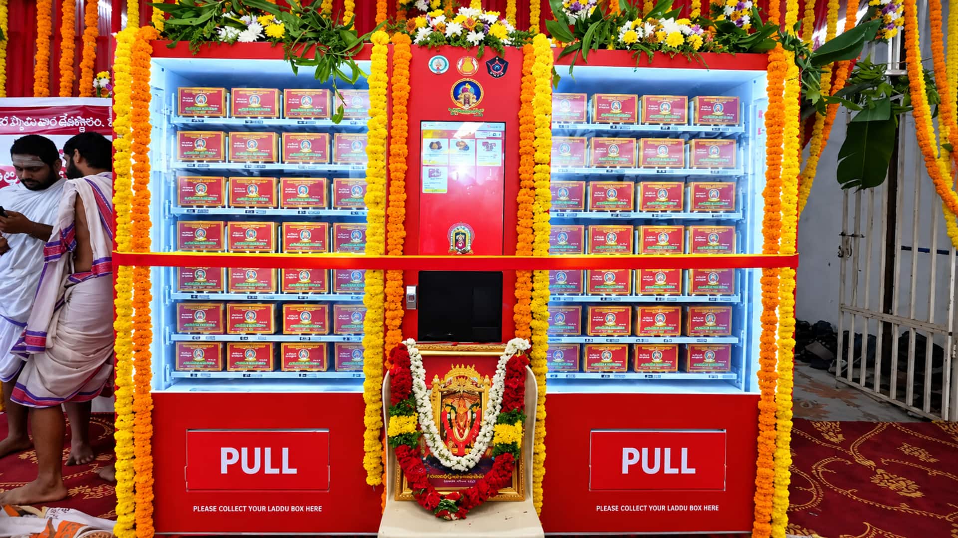 Vijayawada: విజయవాడ దుర్గగుడిలో లడ్డూ విక్రయానికి ఏటీఎం తరహా యంత్రం ప్రారంభం