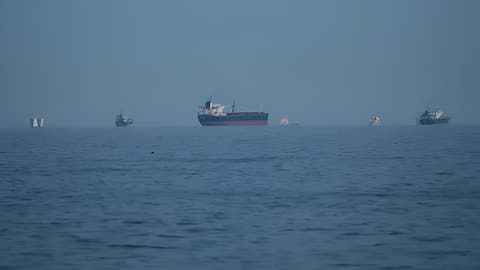 Staight of Hormoz: హర్మూజ్‌లో ఉద్రిక్తతలు: నౌకలపై కాల్పులు, రెండింటిని స్వాధీనం చేసుకున్న ఇరాన్