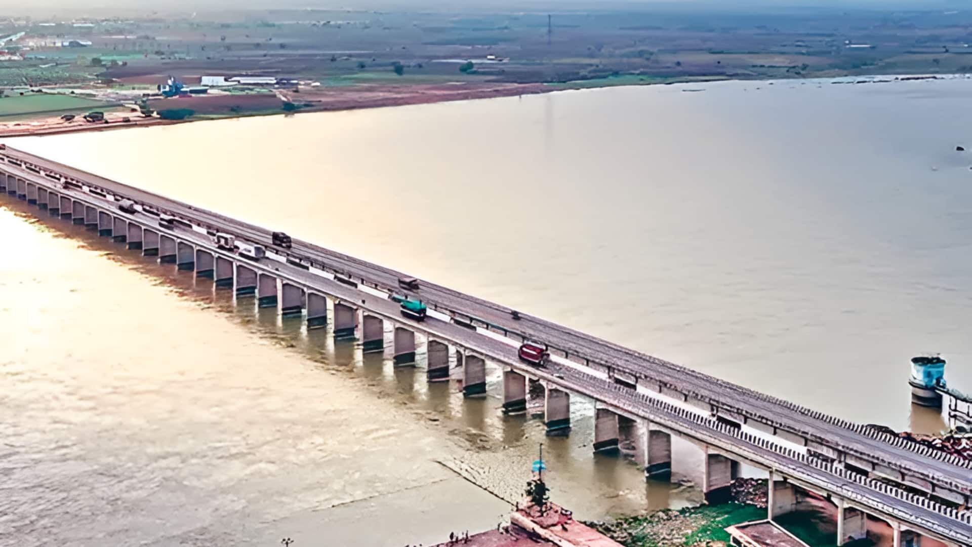 Srisailam Reservoir: శ్రీశైలంలోకి 2 లక్షల క్యూసెక్కులు.. 107 టీఎంసీలకు చేరిన నిల్వ.. పెరుగుతున్న ప్రవాహాలతో చిగురిస్తున్న ఆశలు