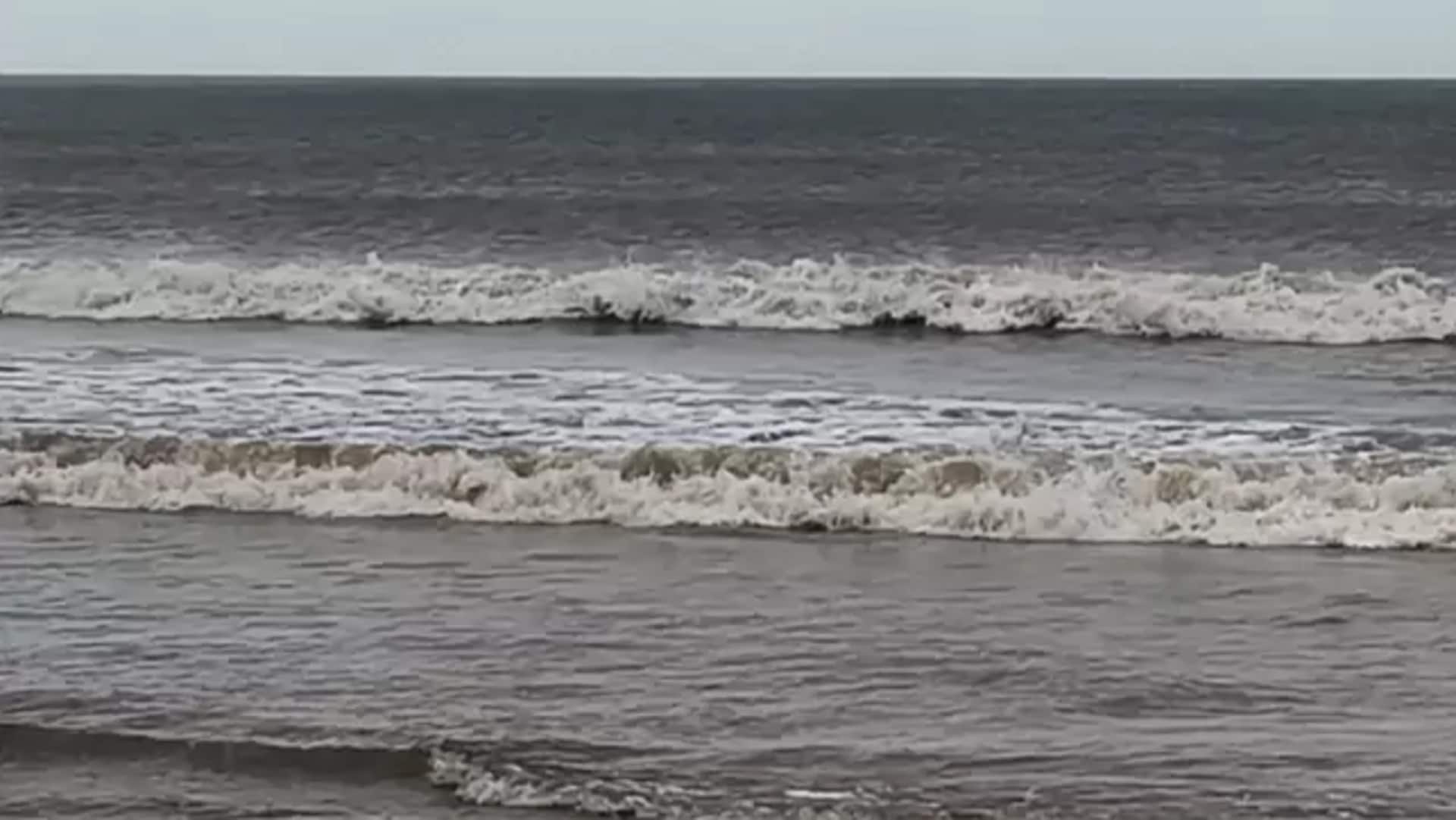 Cyclone Montha: కాకినాడకు 130 కి.మీ దూరంలో మొంథా తుపాను.. మరో 24 గంటలు అప్రమత్తంగా ఉండాలి Cyclone Montha: కాకినాడకు 130 కి.మీ దూరంలో మొంథా తుపాను.. మరో 24 గంటలు అప్రమత్తంగా ఉండాలి