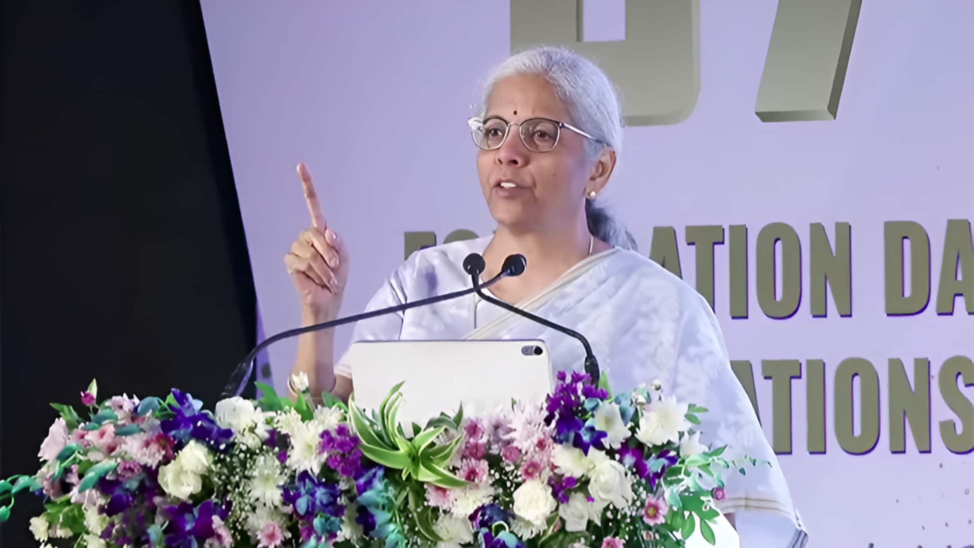 Nirmala Sitharaman: ఇంధనం,ఎరువులు,విదేశీ మారక నిల్వలపై అప్రమత్తంగా ఉండాలి: నిర్మలా సీతారామన్