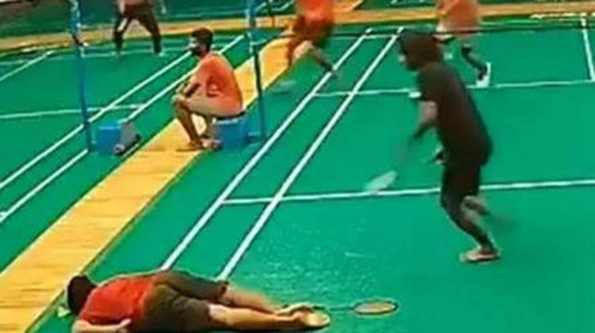 Heart Attack: షటిల్ ఆడుతున్న సమయంలో గుండెపోటు.. అక్కడిక్కడే ప్రాణాలు విడిచిన యువకుడు! Heart Attack: షటిల్ ఆడుతున్న సమయంలో గుండెపోటు.. అక్కడిక్కడే ప్రాణాలు విడిచిన యువకుడు!