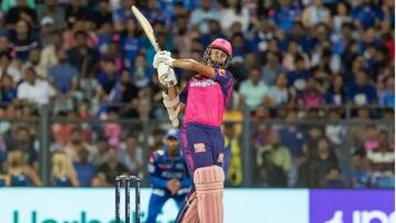 యశస్వీ జైస్వాల్ సూపర్ సెంచరీ.. ముంబై ముందు భారీ స్కోరు