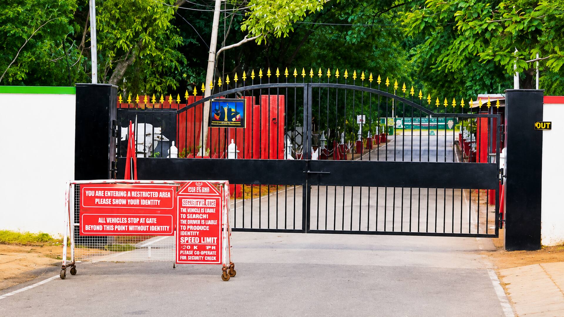 Bollaram: బొల్లారం మద్రాస్‌ రెజిమెంట్‌ వద్ద ప్లాస్టిక్‌ బకెట్‌లో 160 డిటోనేటర్లు లభ్యం
