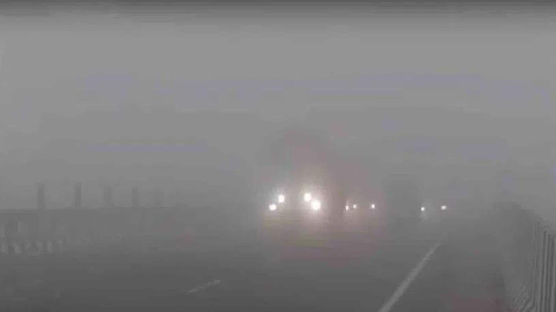 Dense Fog: తెలుగు రాష్ట్రాలను కమ్మేసిన పొగమంచు.. వాహనదారులకు తప్పని ఇబ్బందులు 