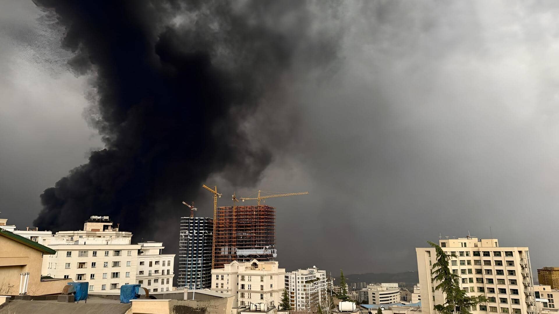 Iran: చమురు కేంద్రాలపై దాడుల అనంతరం ఇరాన్‌లో నల్లటి వర్షం.. ఆరోగ్య సమస్యలపై ఆందోళన