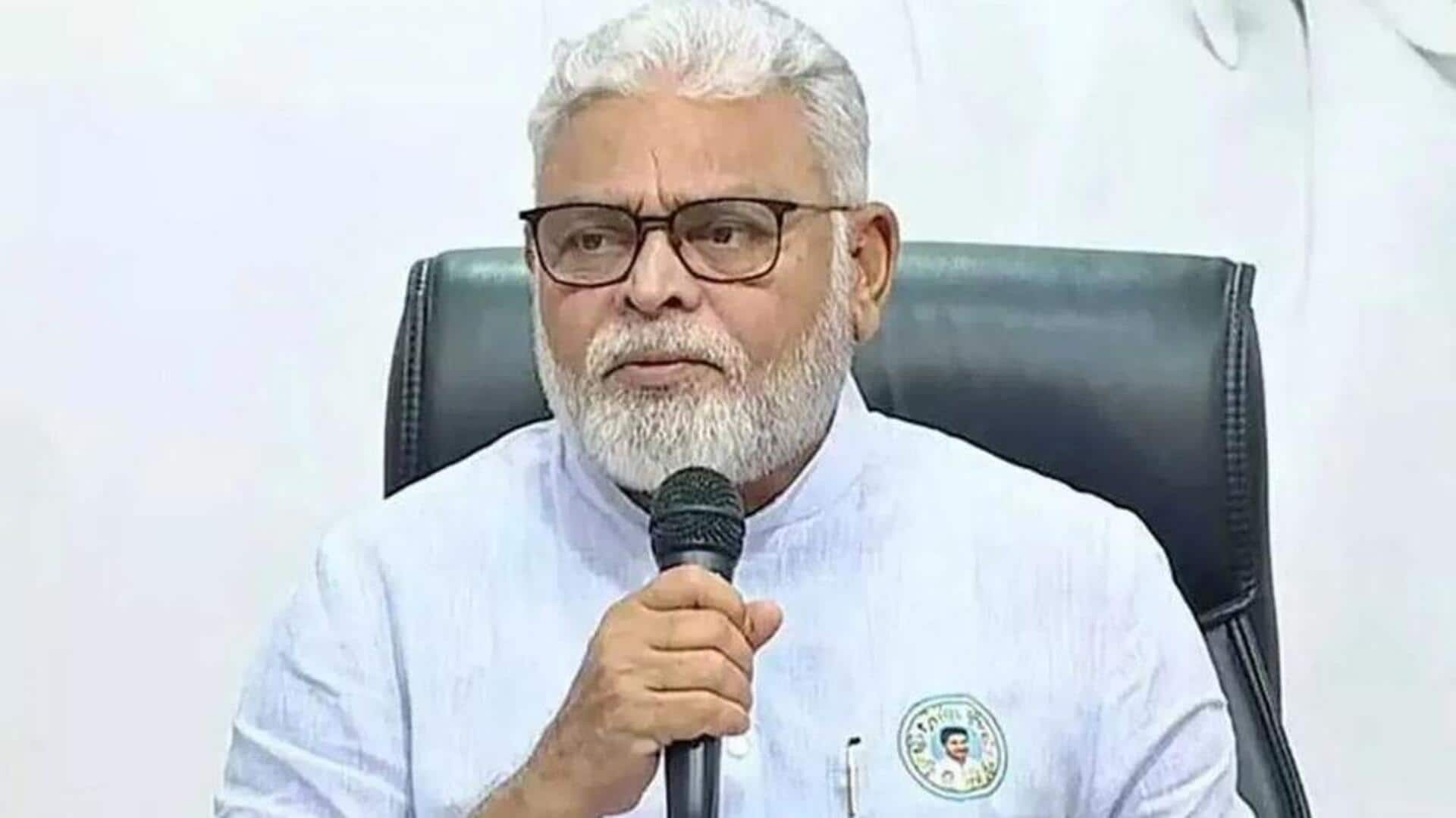 Ambati Rambabu: జగన్ పర్యటనలో నిషేదాజ్ఞలు ఉల్లంఘన.. అంబటి రాంబాబుపై కేసు! Ambati Rambabu: జగన్ పర్యటనలో నిషేదాజ్ఞలు ఉల్లంఘన.. అంబటి రాంబాబుపై కేసు!